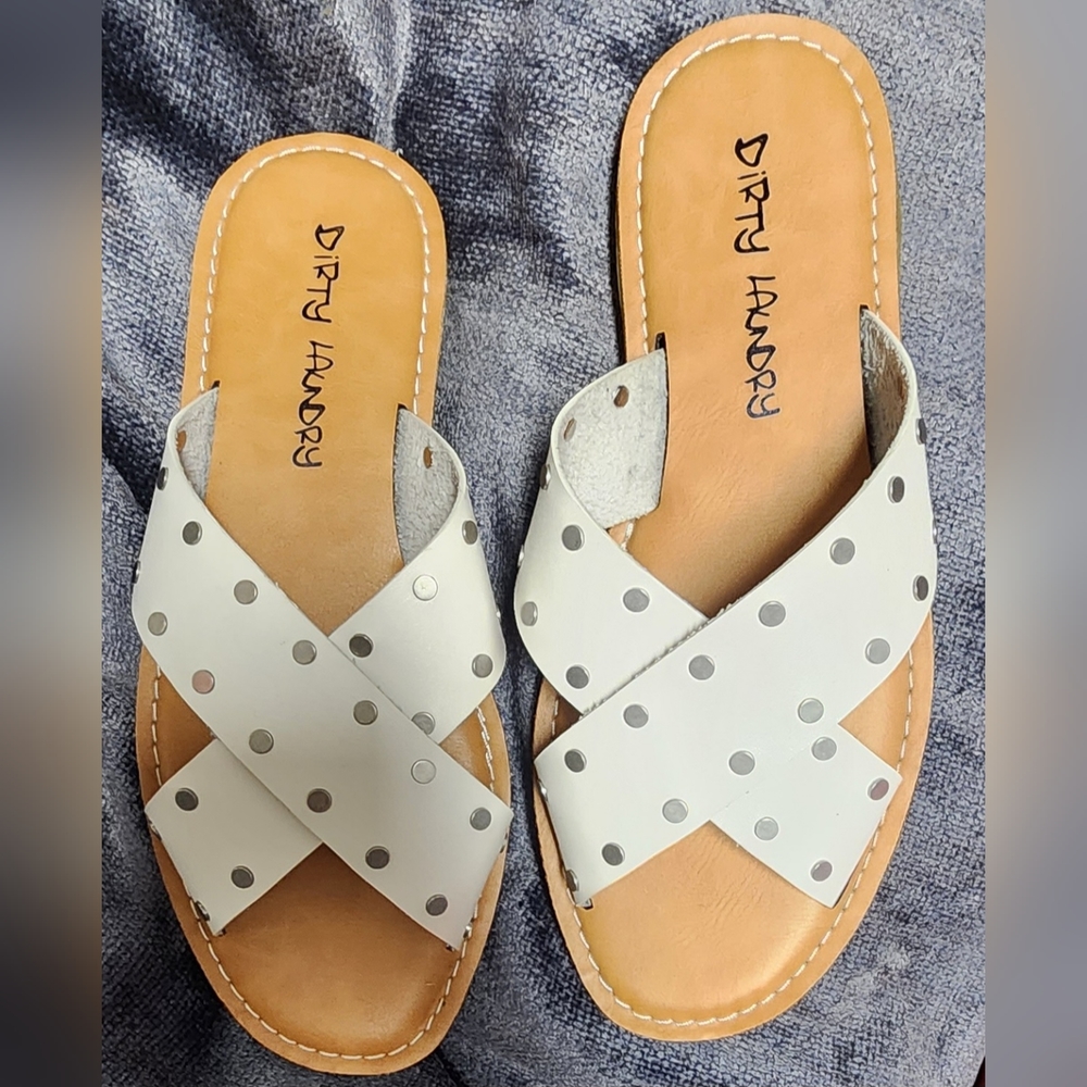 **NEW** NEVER WORN LEATHER DIRTY LAUNDRY SANDALS SIZE 9